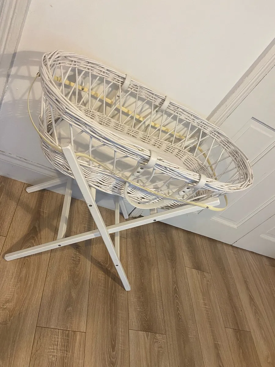 Baby bassinet - Image 1