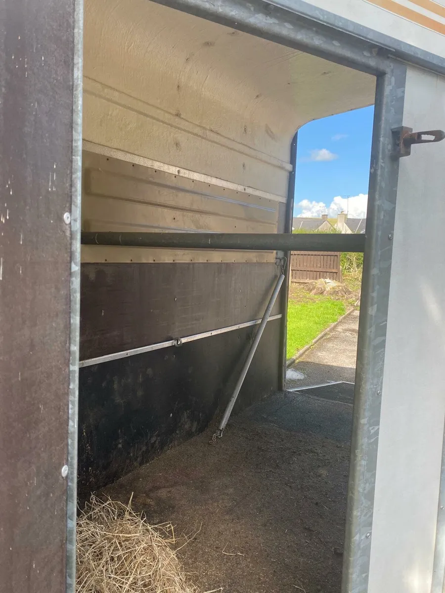 Horse box - Image 3