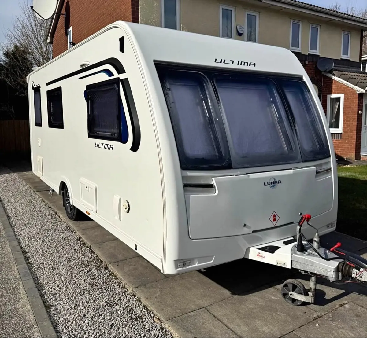 2016 Lunar ultima 524 4 berth caravan - Image 1