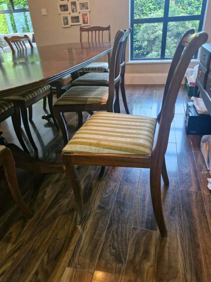 Mahogany table and chairs - Image 2