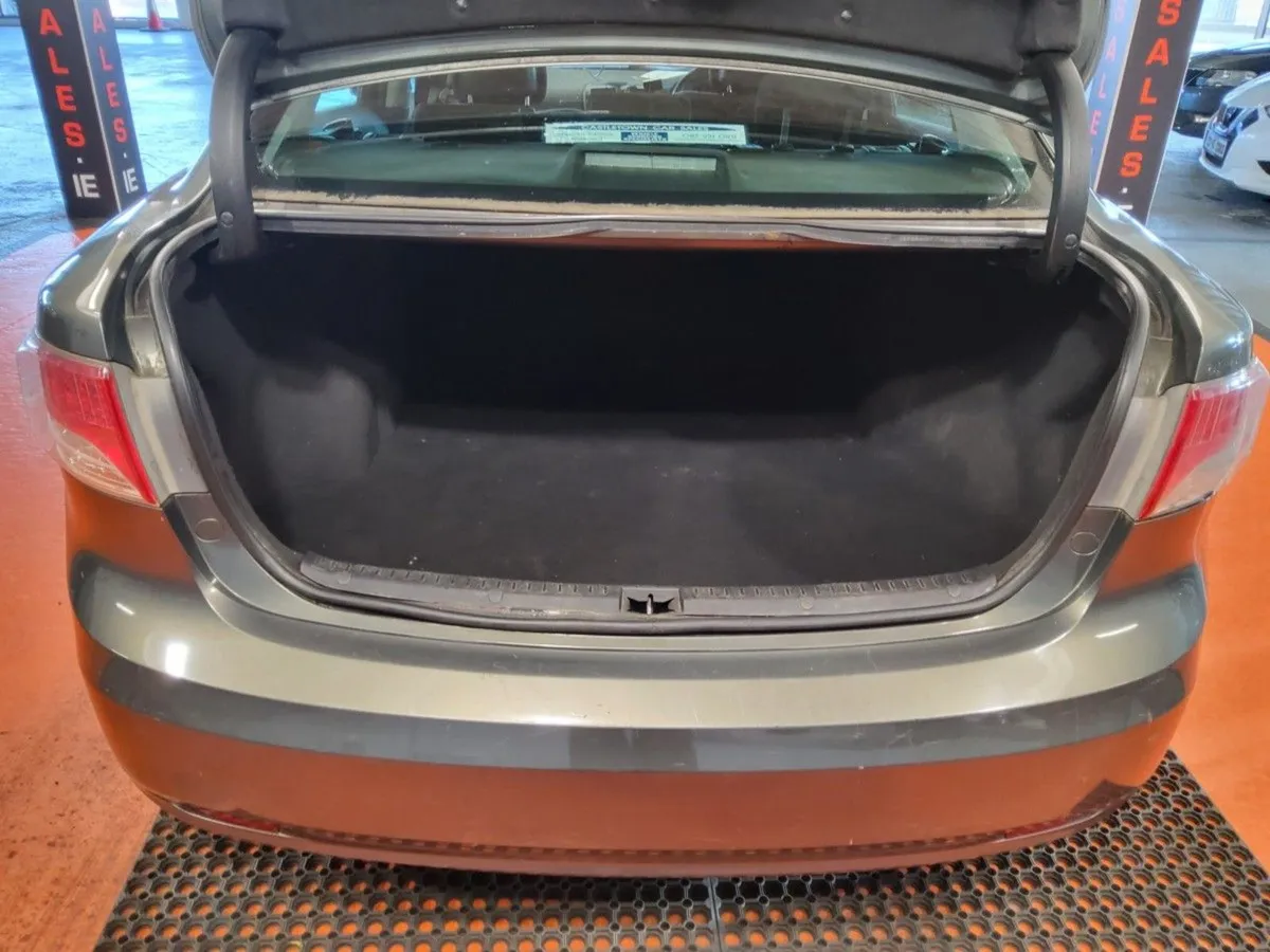 Toyota Avensis 1.6 Valvematic Aura - Image 4