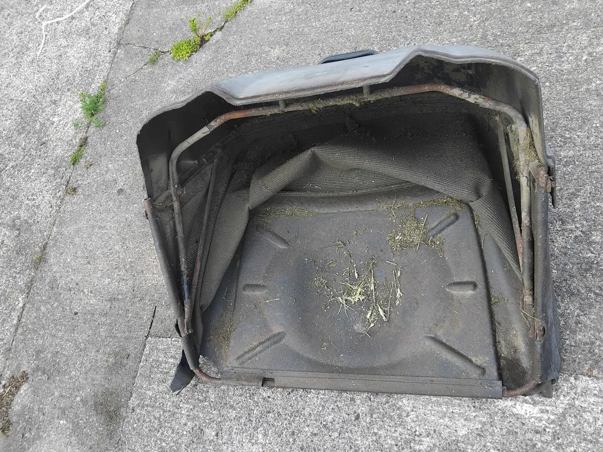 Grass box for tiga ried on mower priced - Image 2