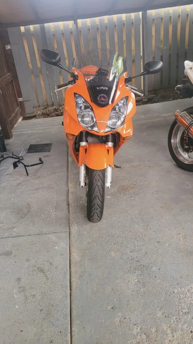 One of beutfull honda vfr800 vtec - Image 2