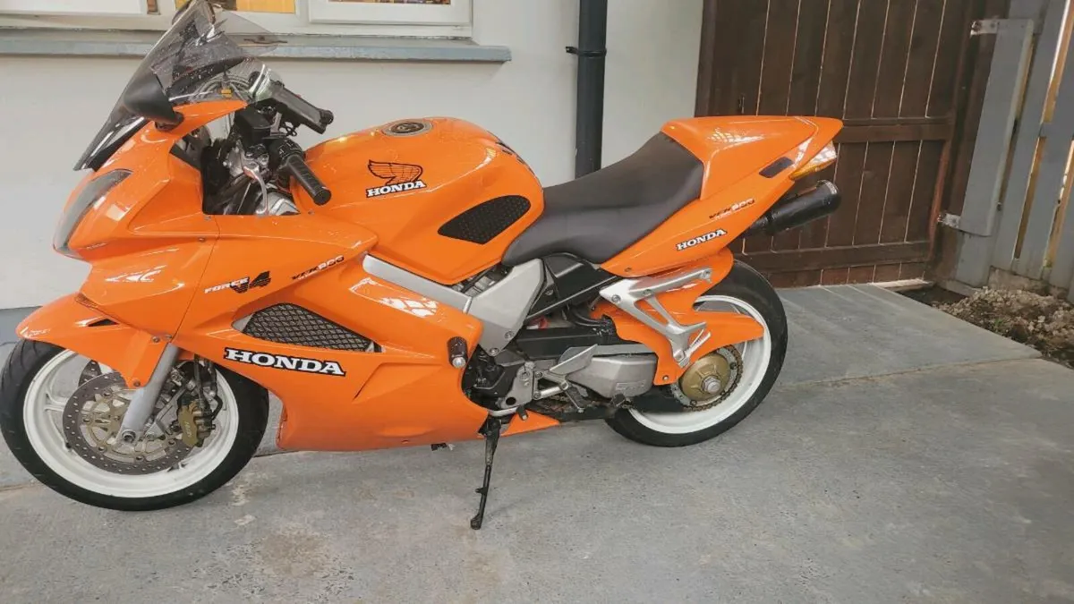 One of beutfull honda vfr800 vtec - Image 3