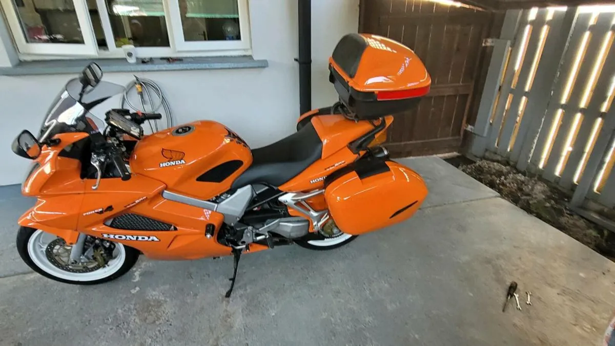 One of beutfull honda vfr800 vtec - Image 4