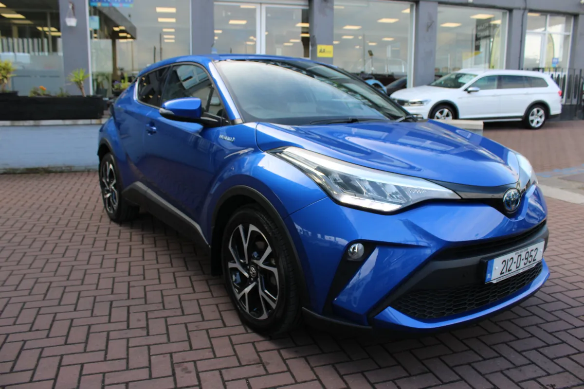 Toyota C-HR 1.8 HYBRID SPORT MONO 5DR SPORT AUTOMA - Image 1