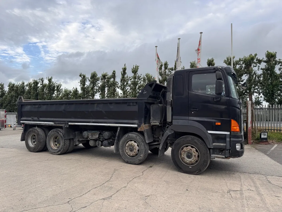 Hino - Image 1