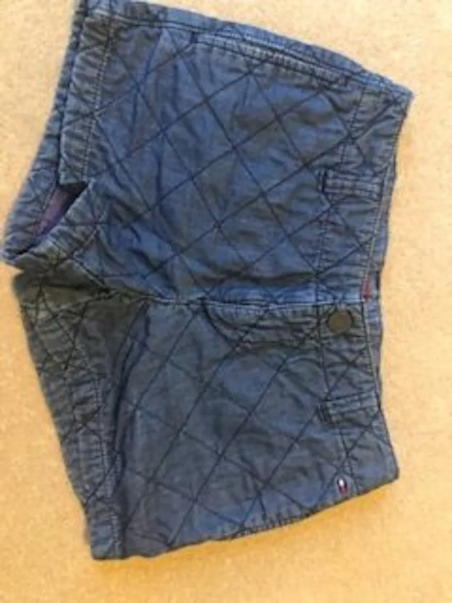 Tommy Hilfiger Girls Quilted Shorts age 7-8 - Image 1