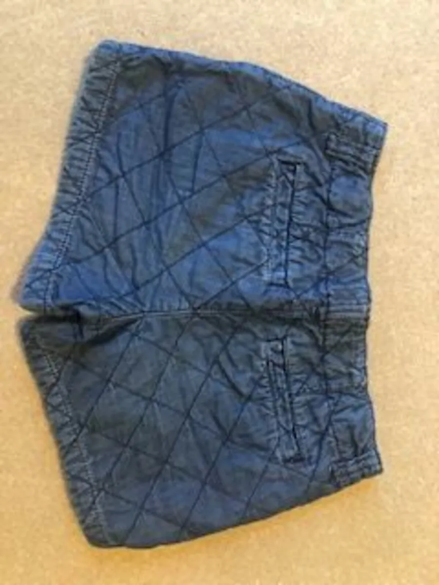 Tommy Hilfiger Girls Quilted Shorts age 7-8 - Image 2