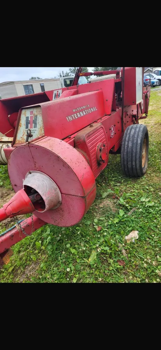 International B47 square bailer - Image 4