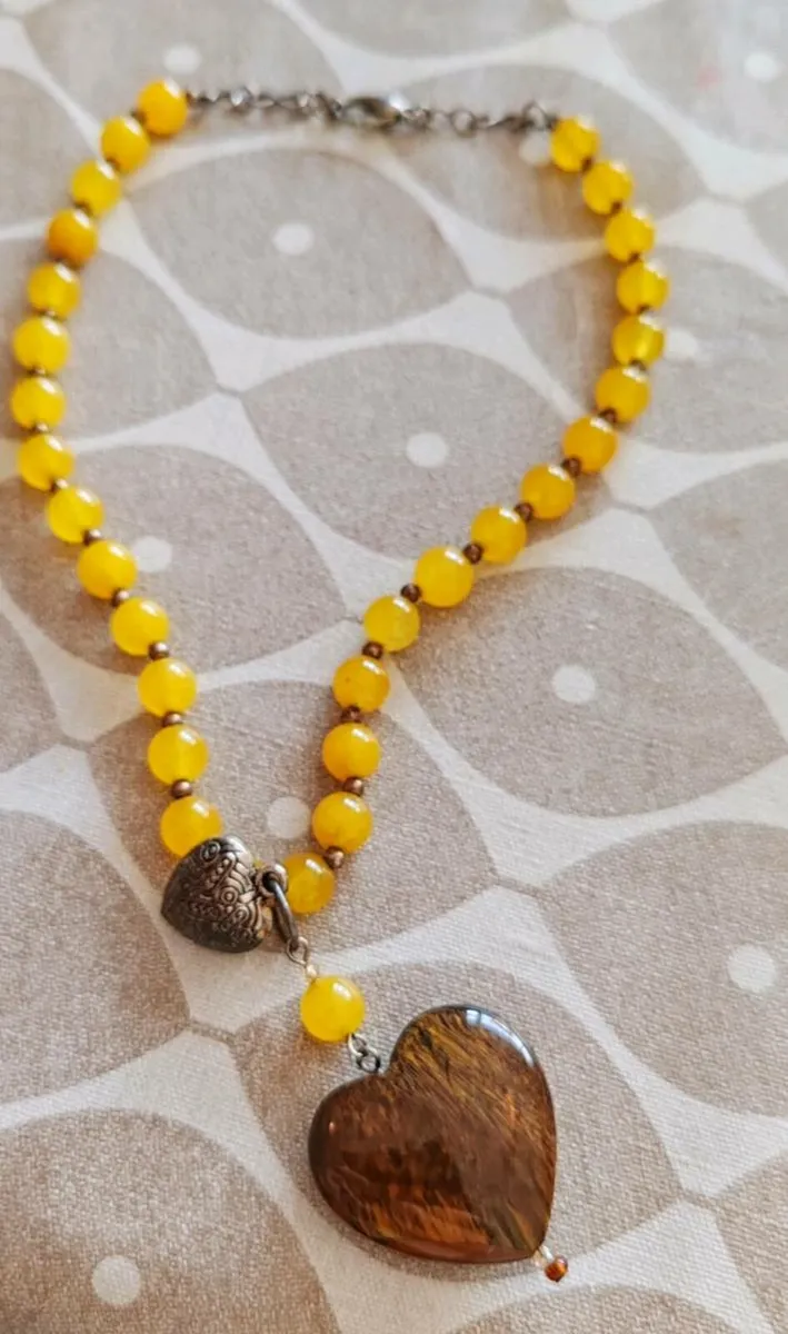 Retro style glass necklace - Image 1