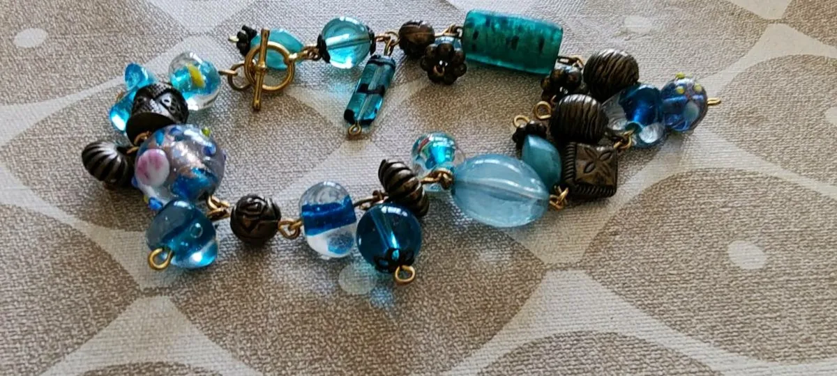 Blue beaded bracelet - Image 2