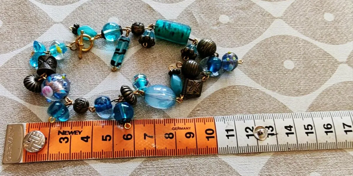 Blue beaded bracelet - Image 4