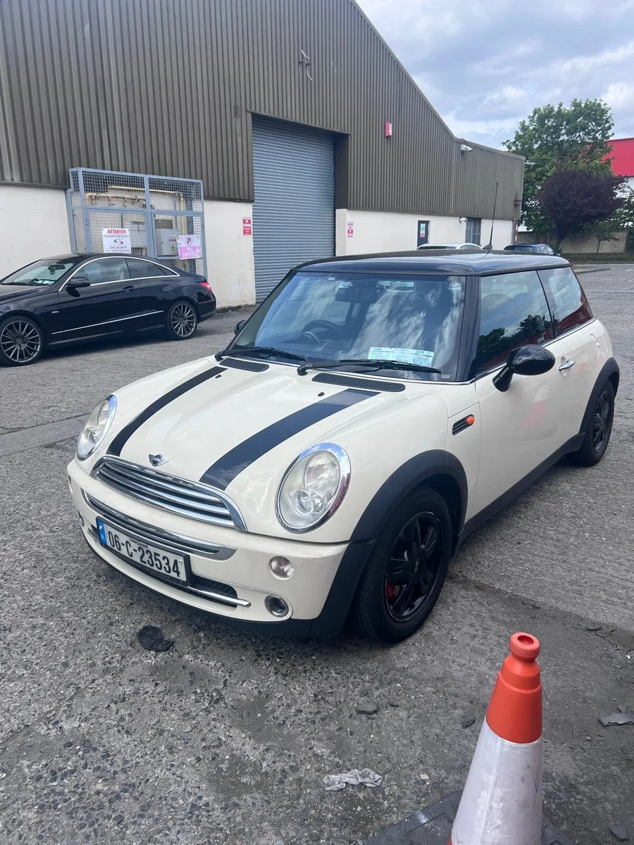 Mini Cooper 1.6L Petrol 2006 Manual - Image 2