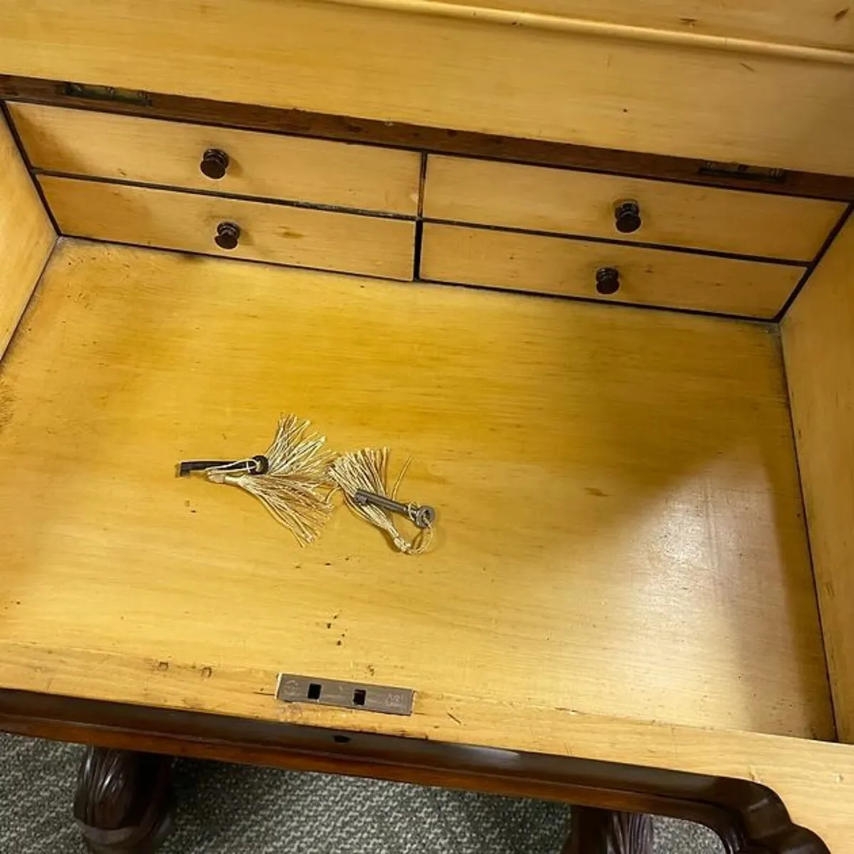 Beautiful antique walnut davenport, with a new gre - Image 3