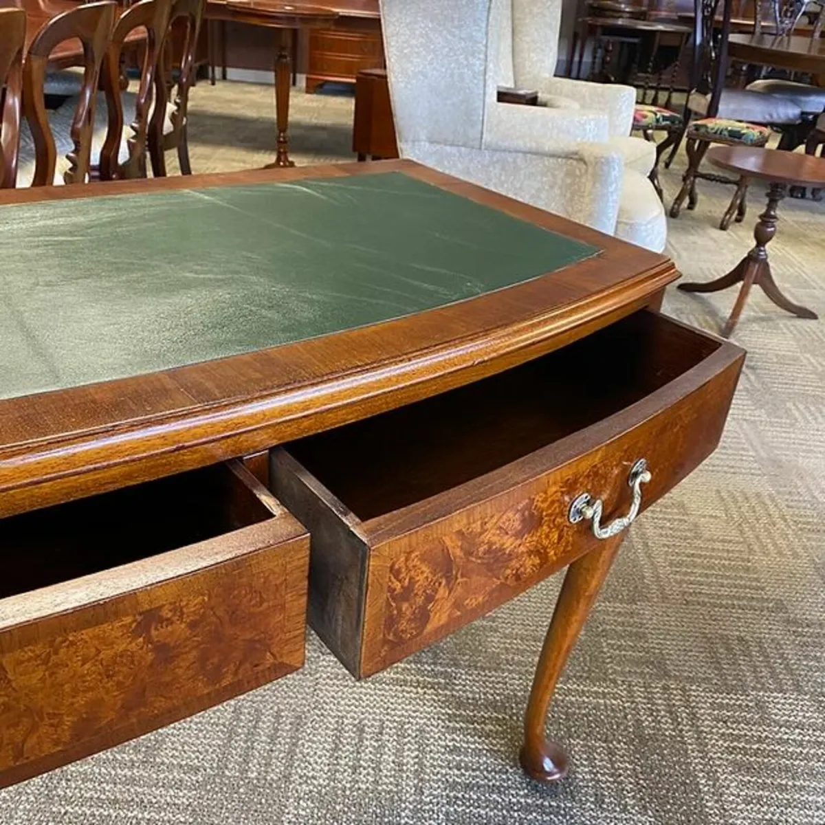 Beautiful walnut bow front green leather top writi - Image 4