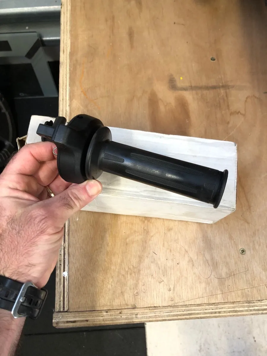 BMW throttle tube - Image 2
