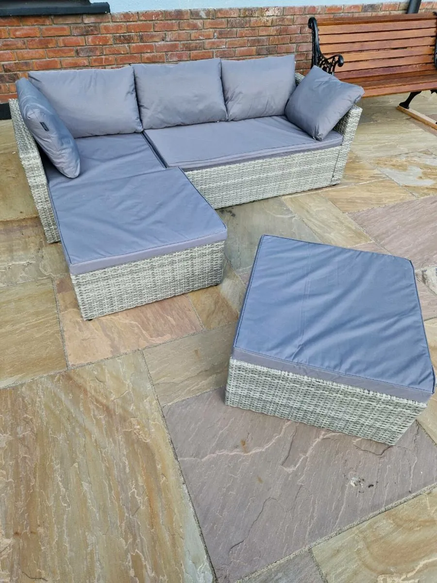 Garden furniture - Image 1