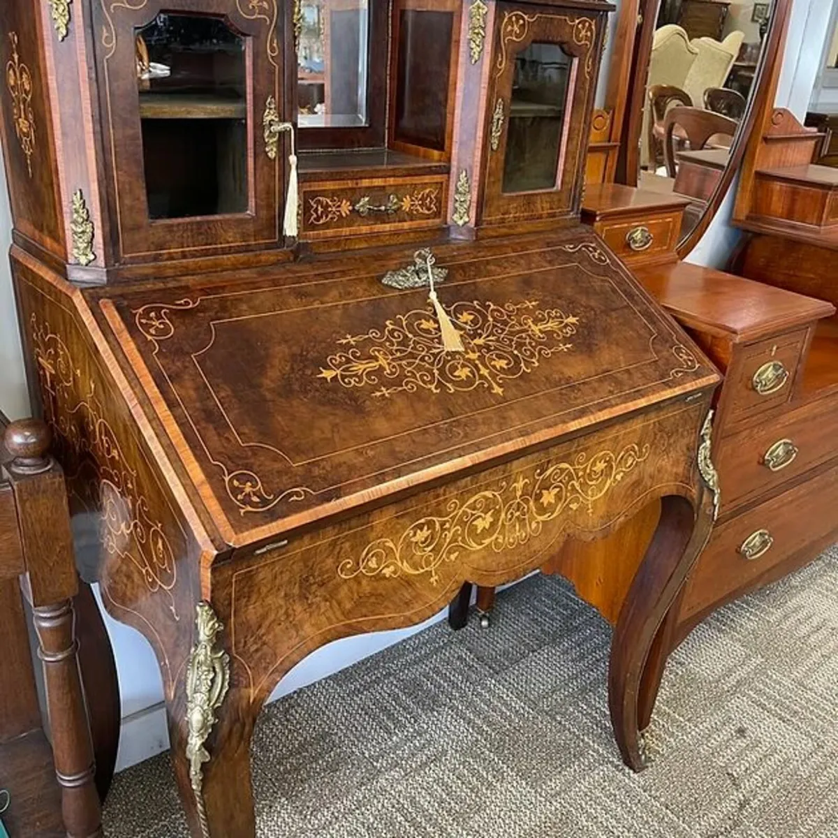 Victorian walnut & inlaid bureau de dame desk. Ref - Image 4