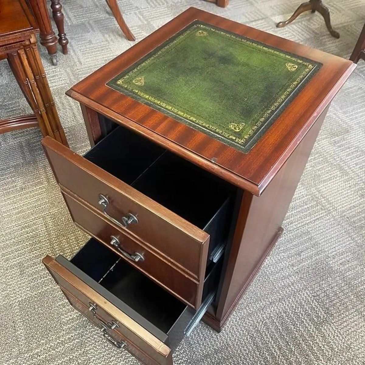Beautiful mahogany green leather top filing cabine - Image 2