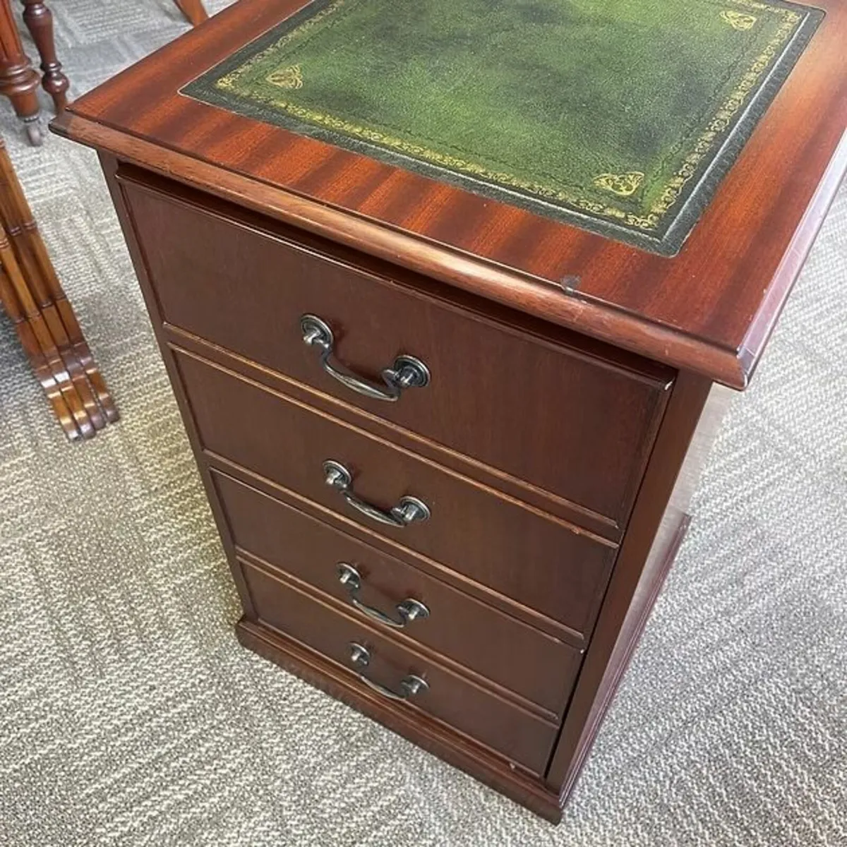 Beautiful mahogany green leather top filing cabine - Image 4