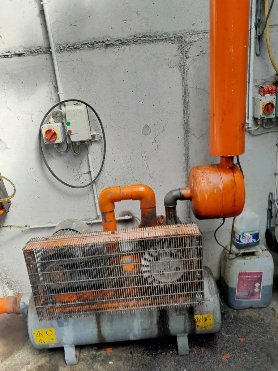 Vacuum pump and  motor - Image 1