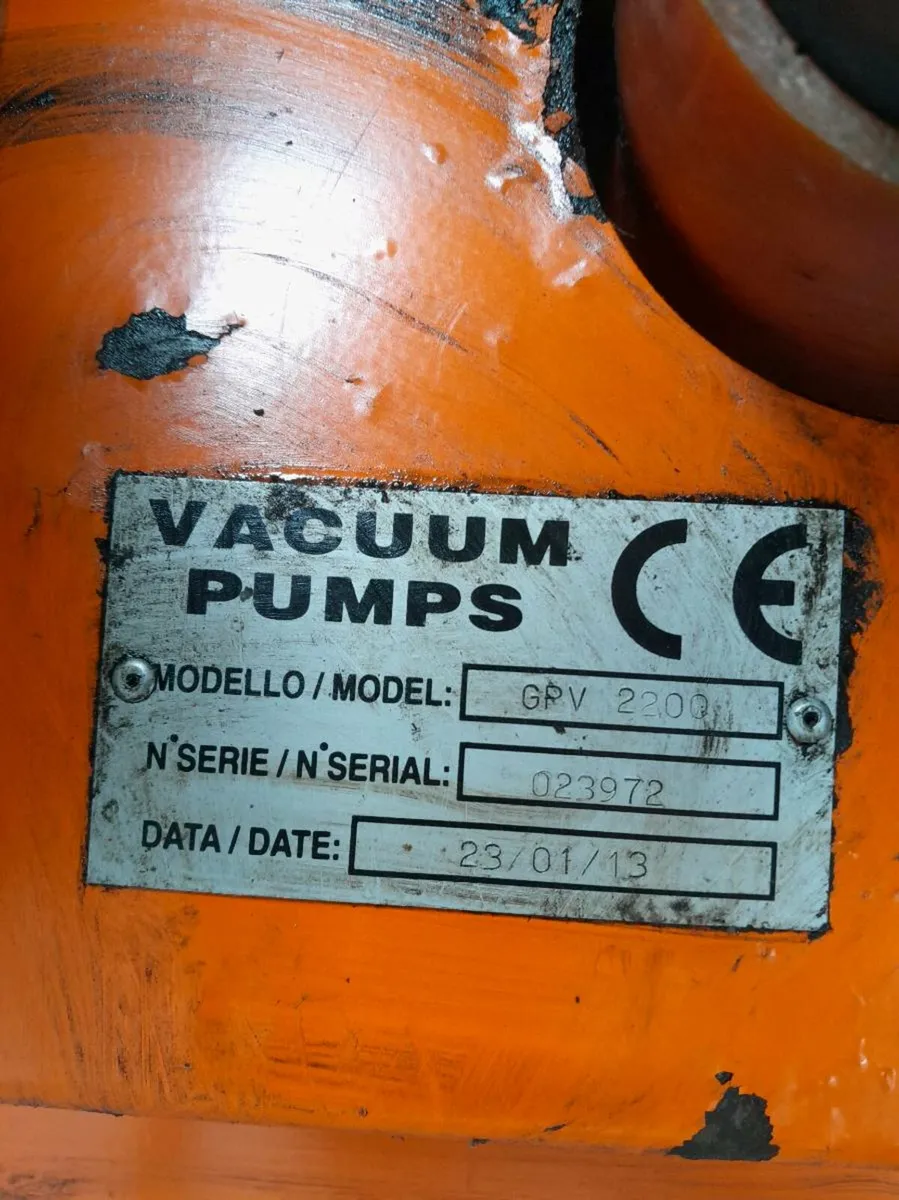 Vacuum pump and  motor - Image 2