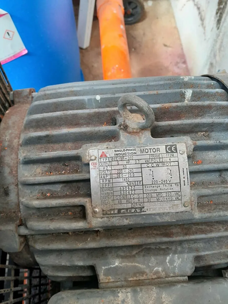 Vacuum pump and  motor - Image 3