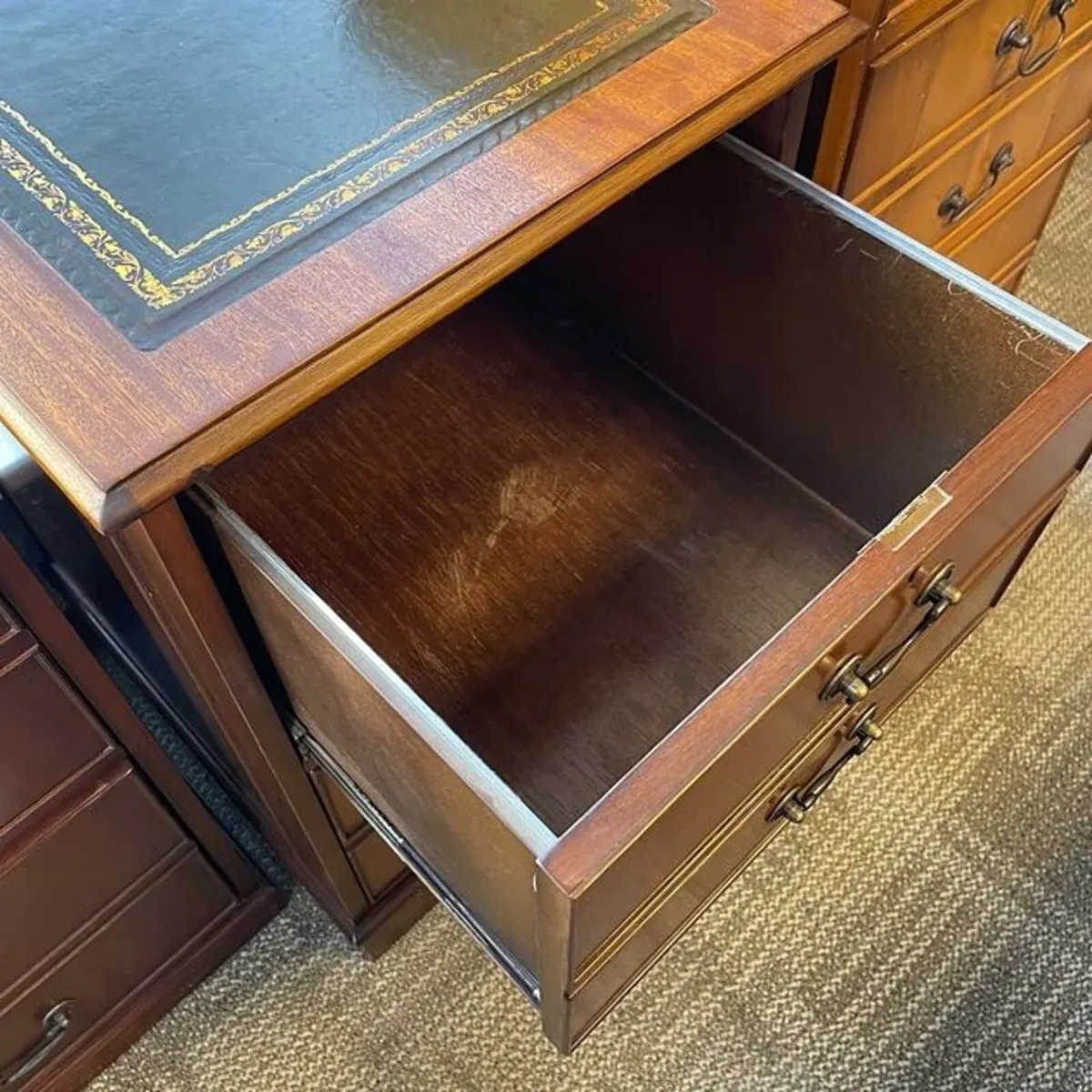 Beautiful mahogany green leather top filing cabine - Image 3