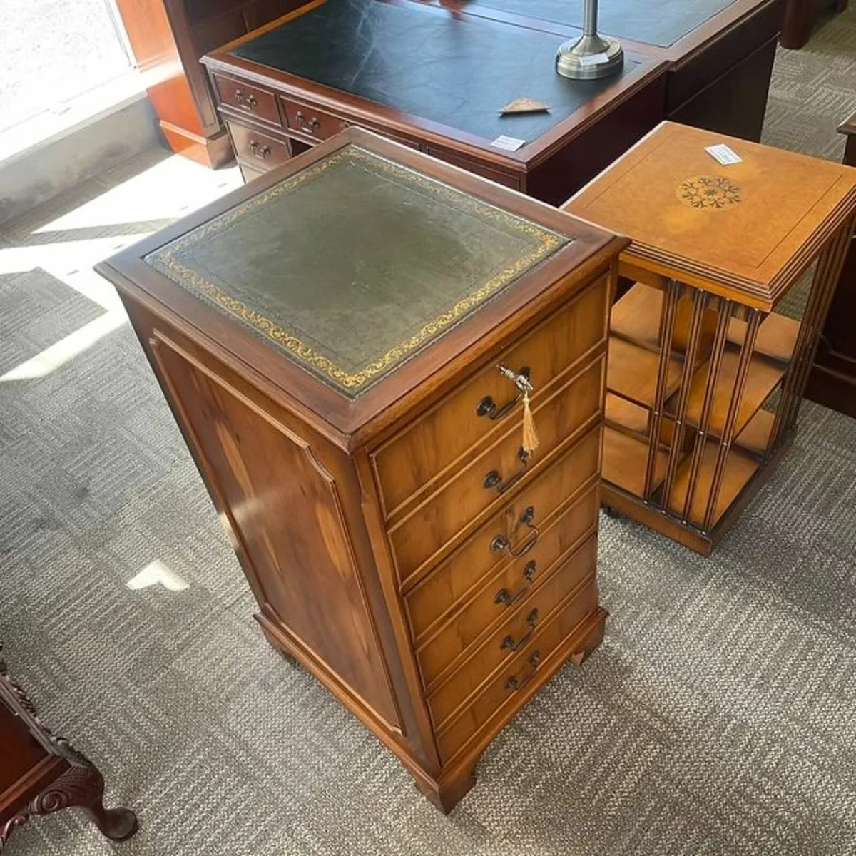 Beautiful mahogany double green leather filing cab - Image 4