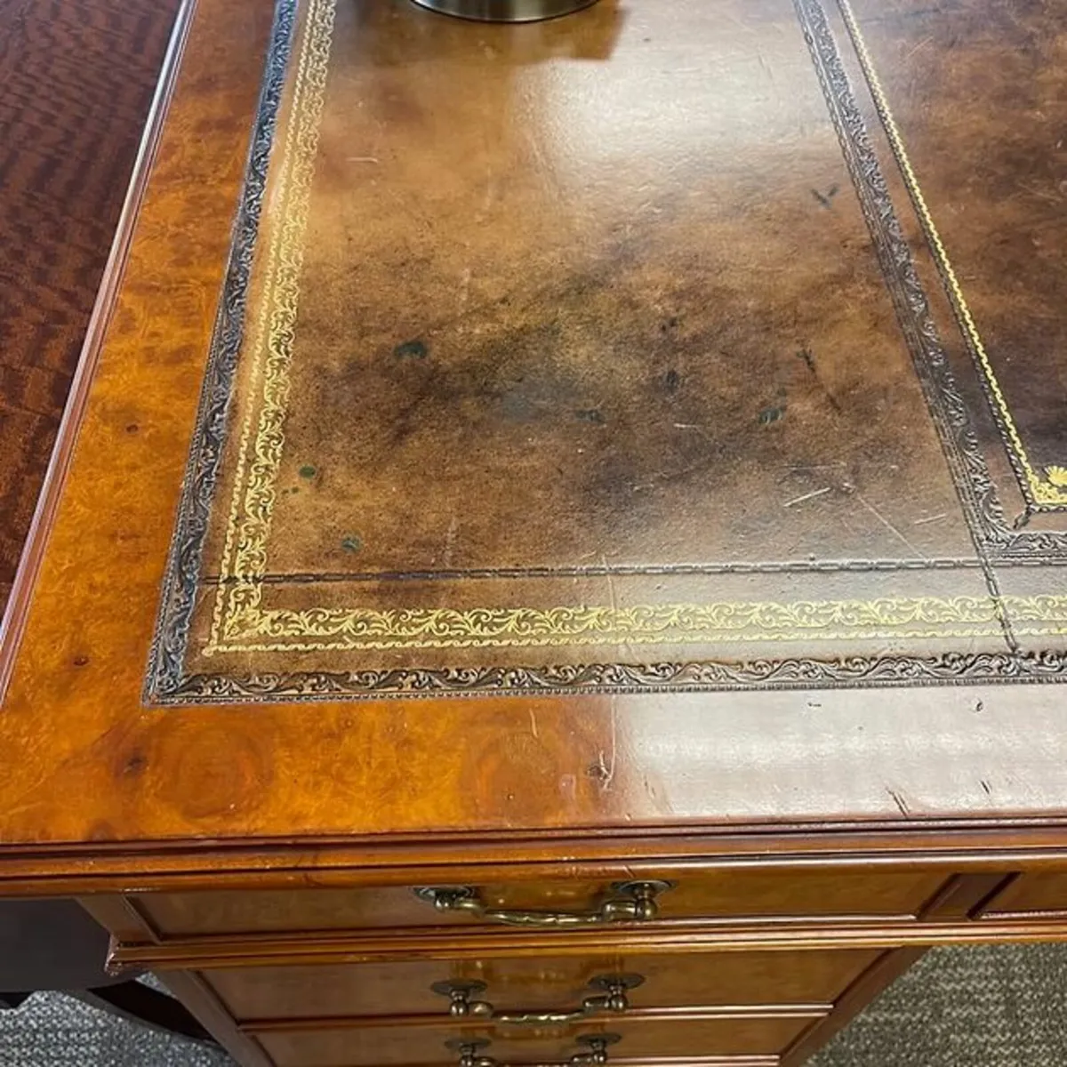 Beautiful walnut twin pedestal writing desk - Image 4