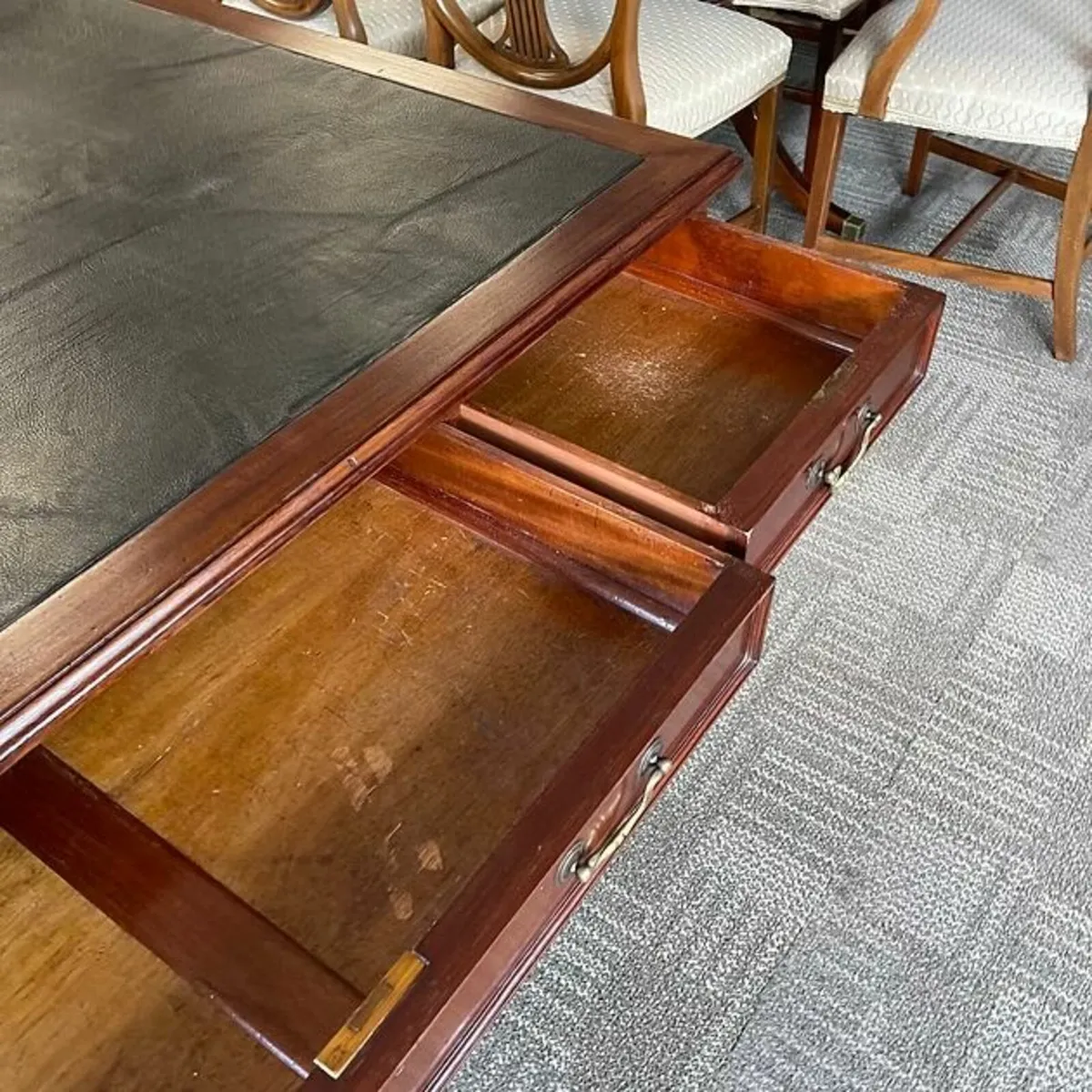Beautiful mahogany twin pedestal partners writing - Image 4