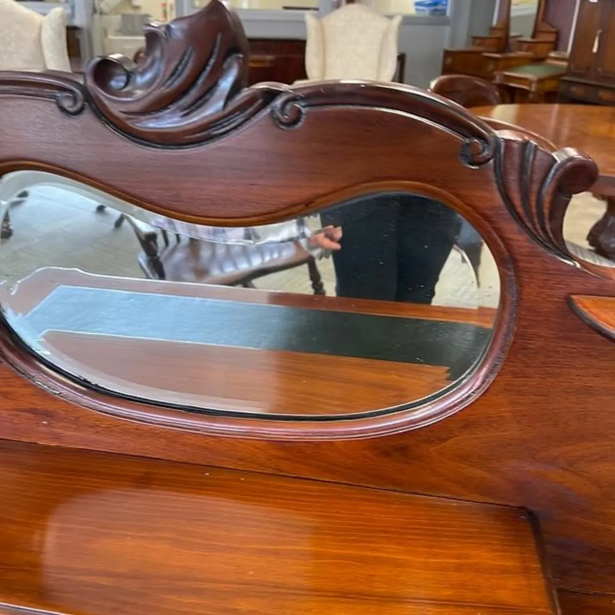 Edwardian mahogany writing table with arch top & k - Image 4