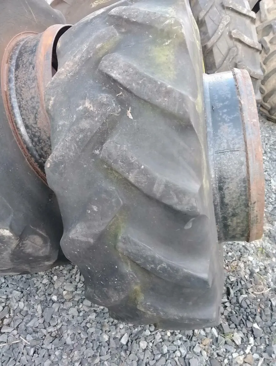 Dual Wheels Stocks 16.9R28 & 540/65R30 c/w Clamps - Image 3