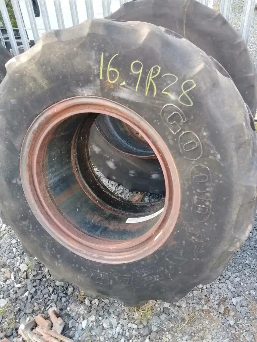 Dual Wheels Stocks 16.9R28 & 540/65R30 c/w Clamps - Image 4