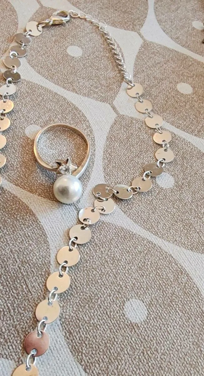 Silvertone necklace and pearl ring - Image 1