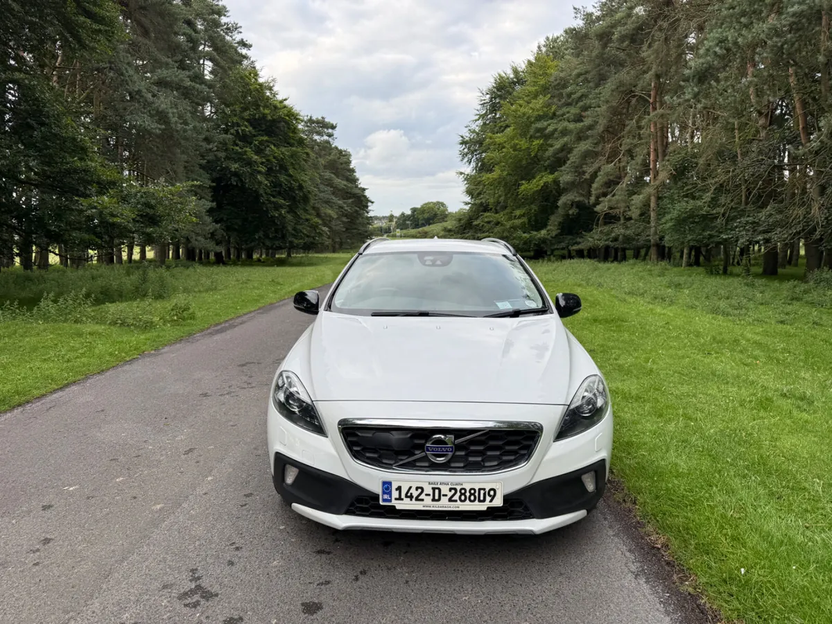 Volvo V40 2014 Cross Country Automatic - Image 2