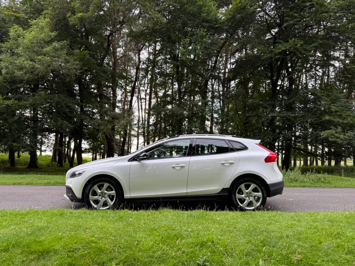 Volvo V40 2014 Cross Country Automatic - Image 4