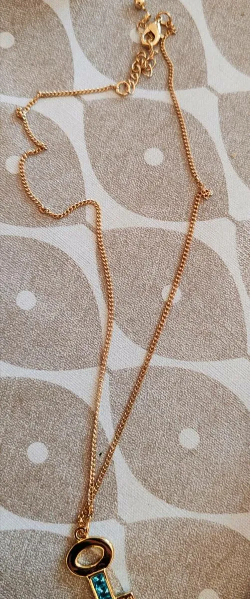 Goldtone key pendant - Image 2
