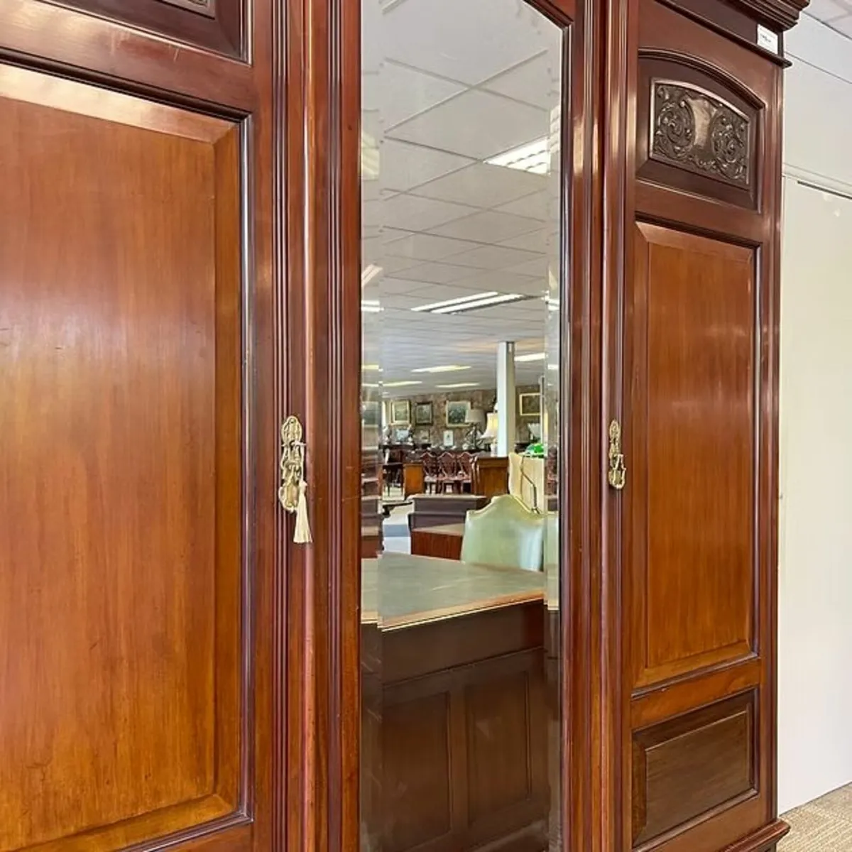 Fabulous mahogany Edwardian double wardrobe. Brass - Image 2
