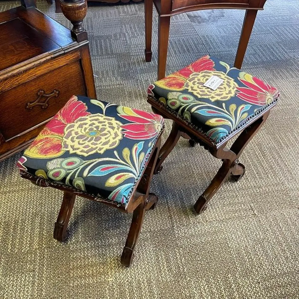 A stunning matching pair of Victorian footstools S - Image 1