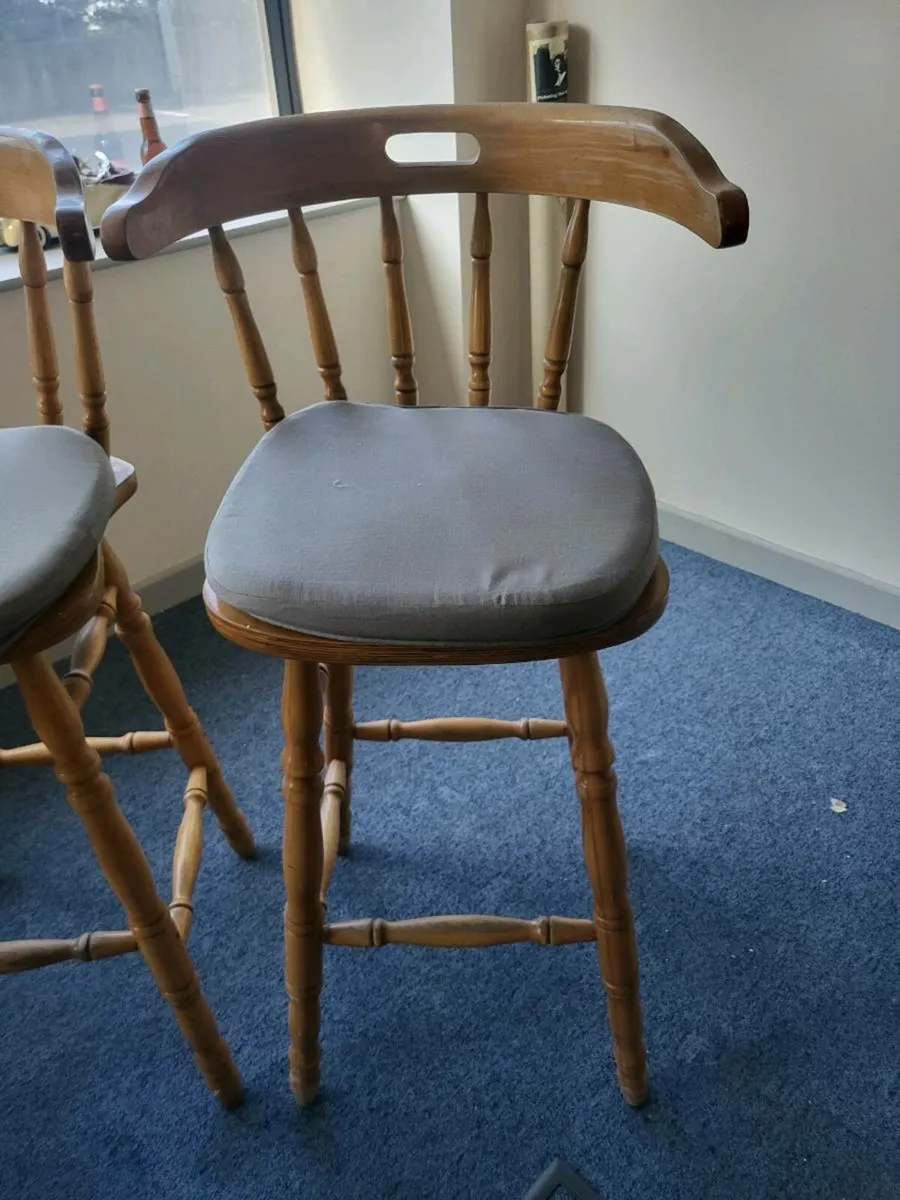 Tables, chairs and stools - Image 1