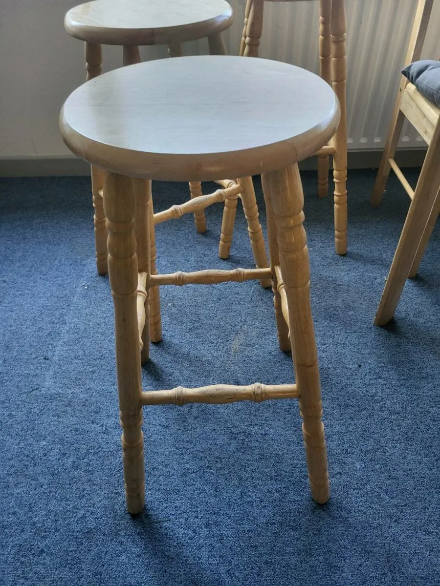 Tables, chairs and stools - Image 2