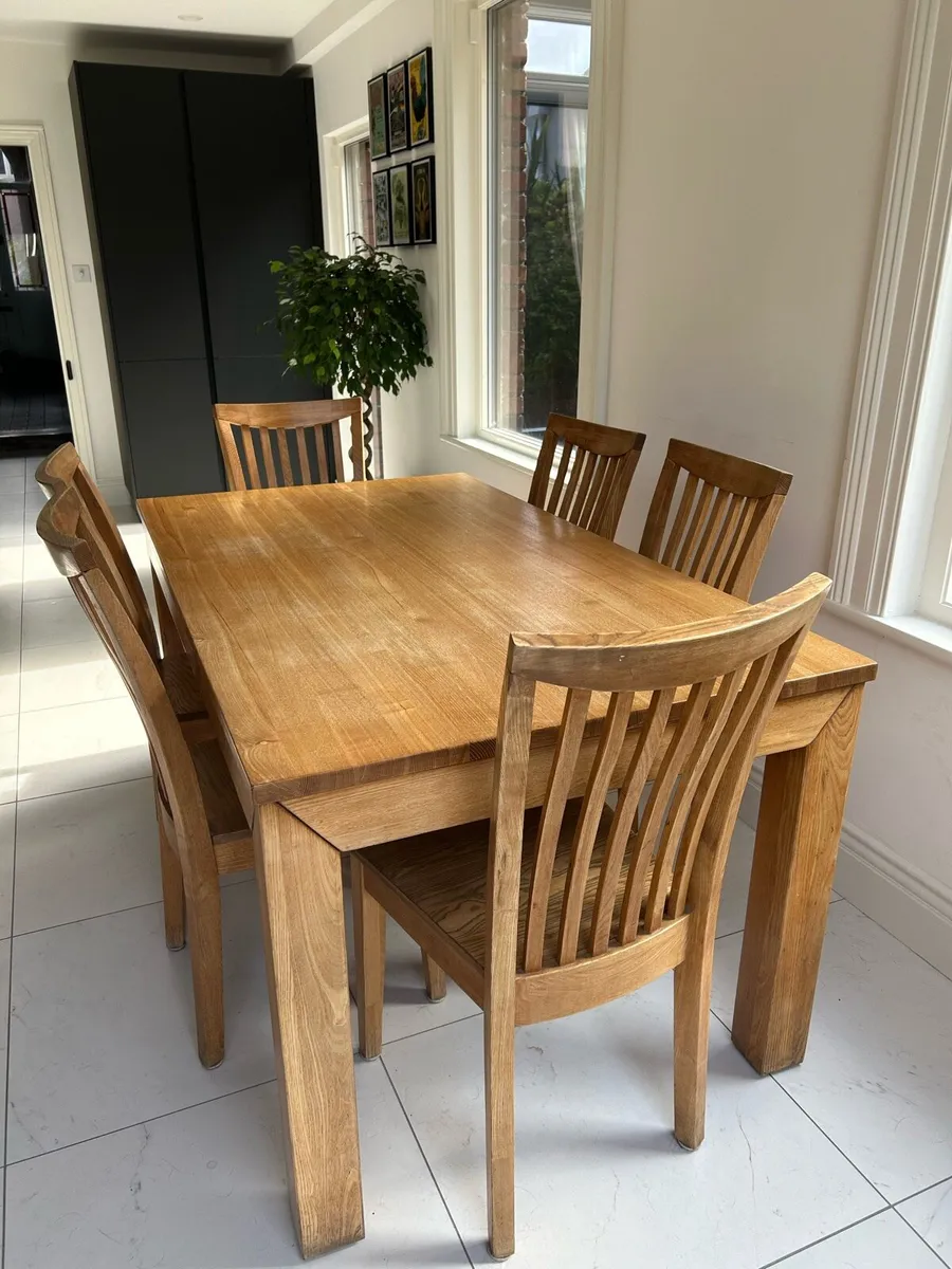 Oak kitchen table and chairs - Image 1