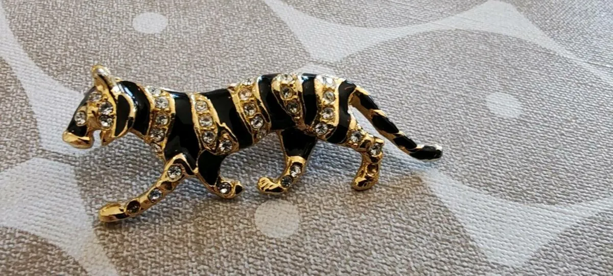 Retro style brooch - Image 2