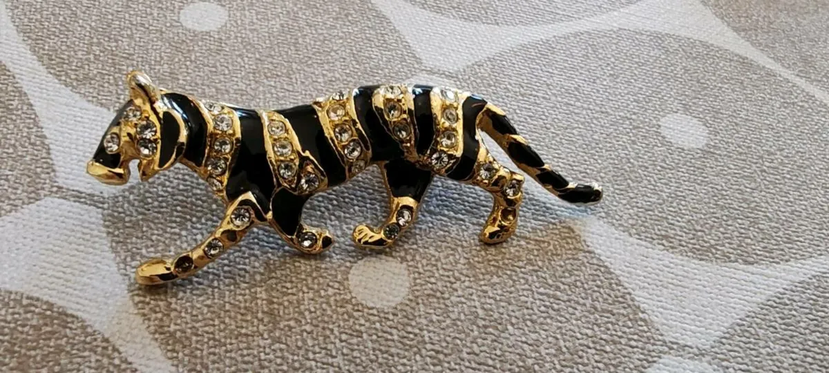 Retro style brooch - Image 4