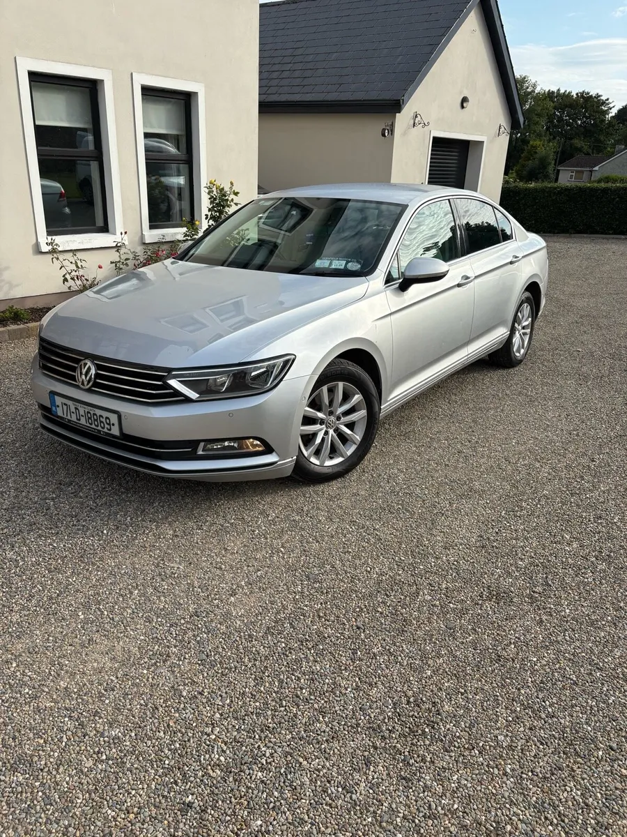 Volkswagen Passat - Image 1