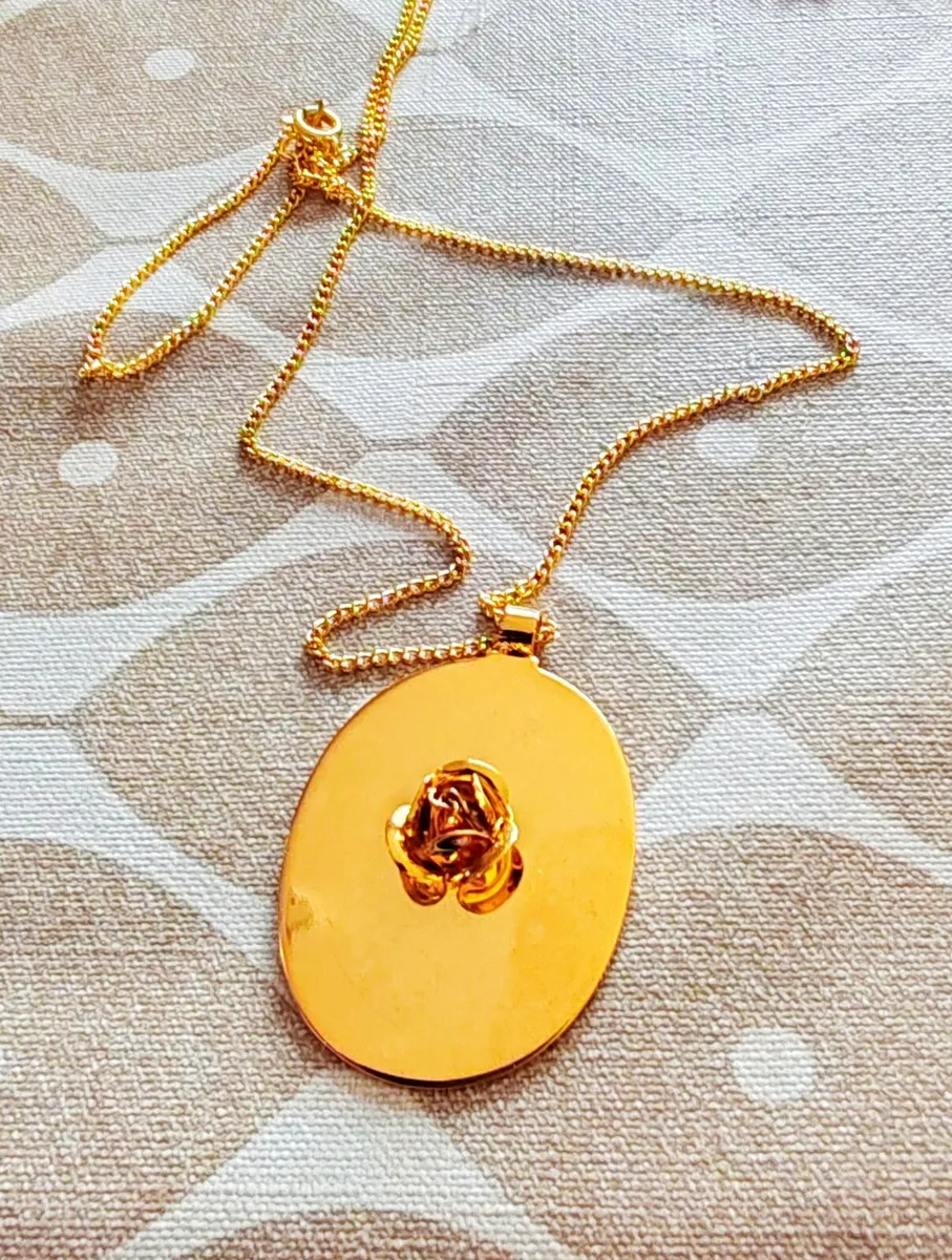 Goldtone pendant - Image 1
