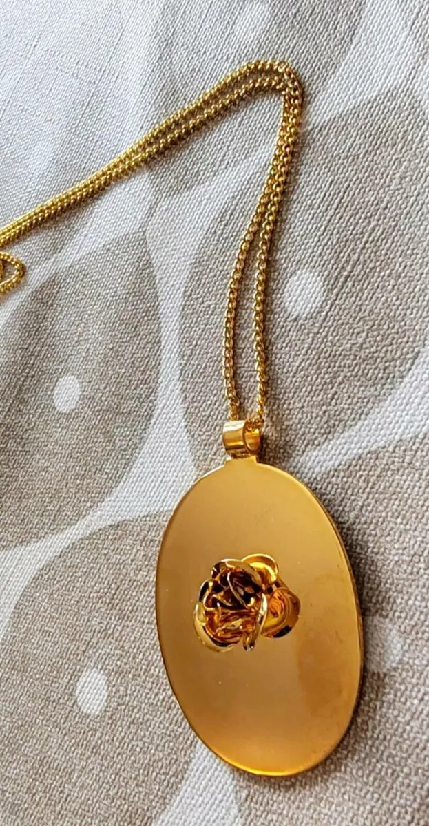 Goldtone pendant - Image 3