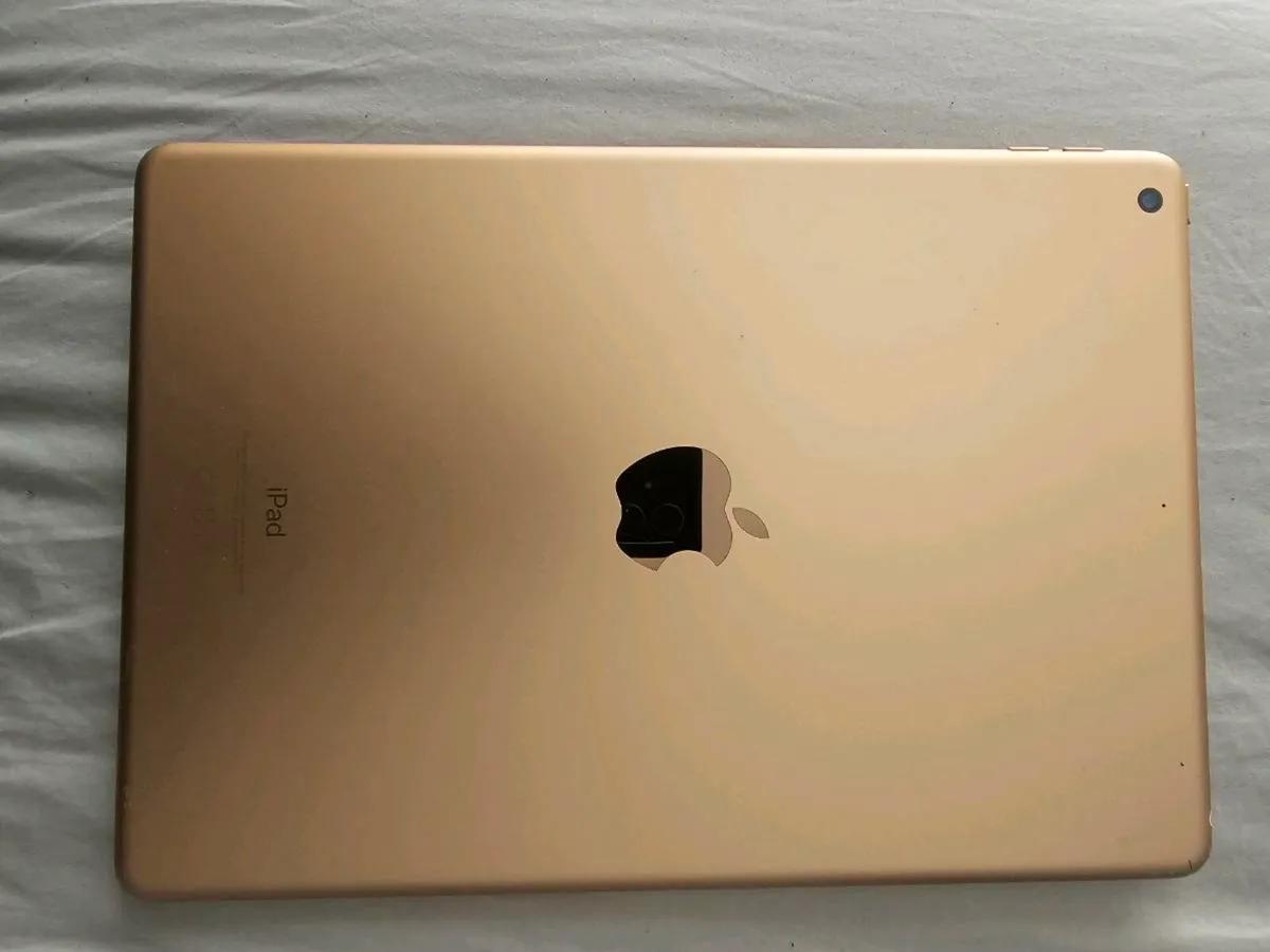 IPad 7th generation, 32 GB, Excellent condition - Image 1